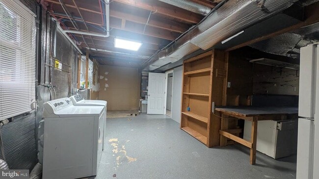 Building Photo - 922 Petinot Pl