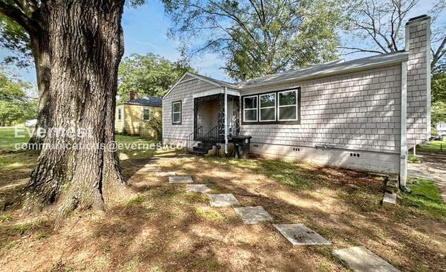 Primary Photo - 2-Bedroom Home with Off-Street Parking / P...