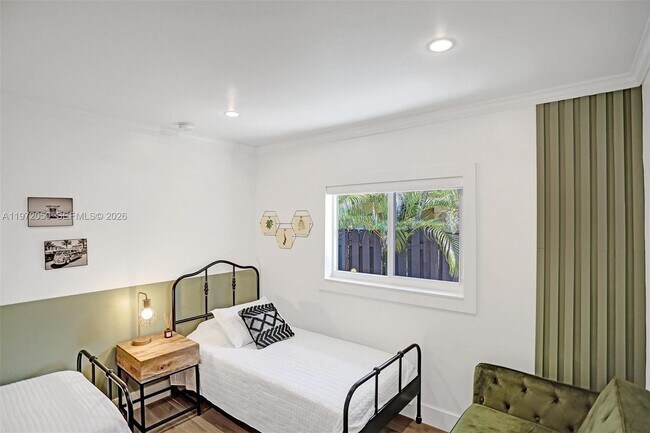 Building Photo - 3320 NE 13th Ave