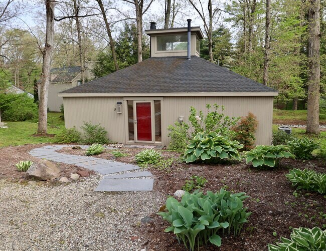 Building Photo - 3 Edgewood Cir