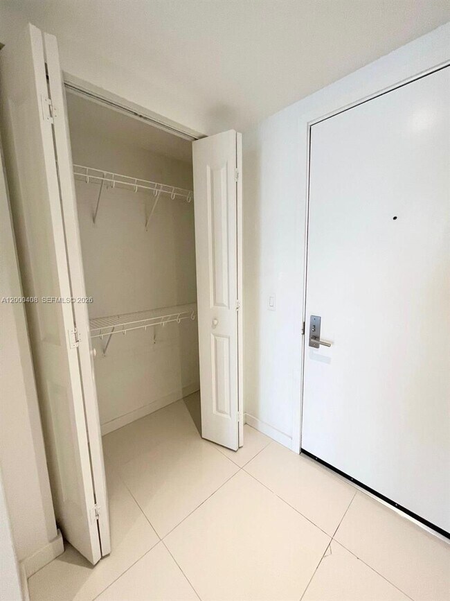 Building Photo - 1600 NE 1st Ave