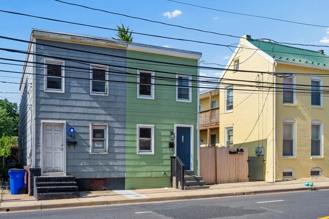 Building Photo - 138 E South St