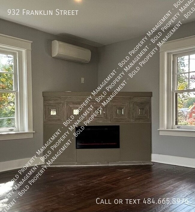 Building Photo - 932 Franklin St