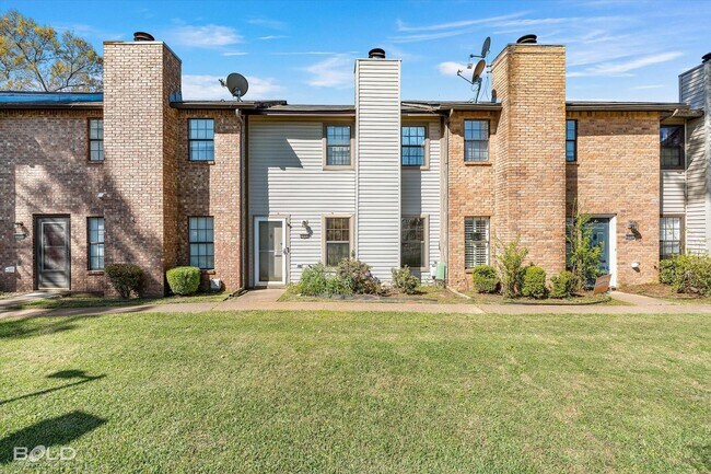 Building Photo - Harts Landing - Right next to the pool! One month half off rent!