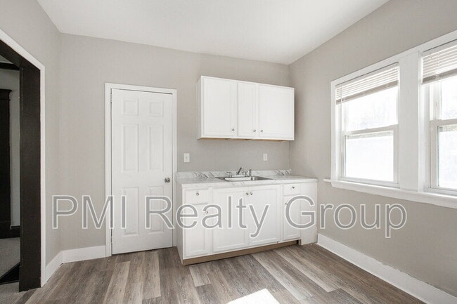 Building Photo - 476 E 108th St