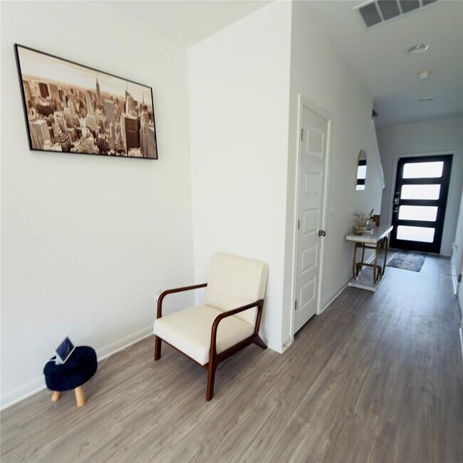 Building Photo - 6915 Tiznow Ln