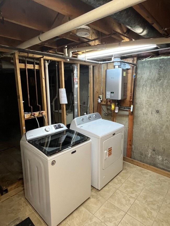 Building Photo - 3 Bedroom Single Family Home