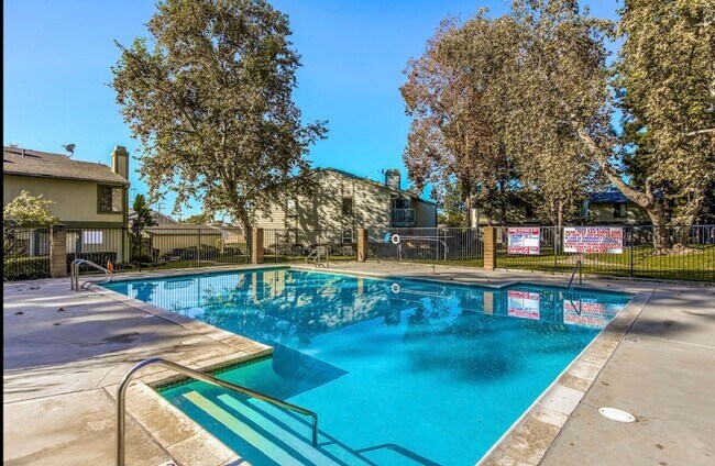 Building Photo - 514 Derby Rd