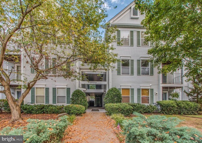 Building Photo - 10012 Vanderbilt Cir