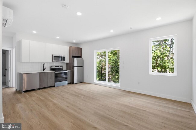 Building Photo - 613 Brooklyn St