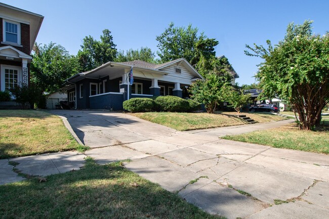 Building Photo - Historic Craftsman Charm: 3-Bedroom Home w...