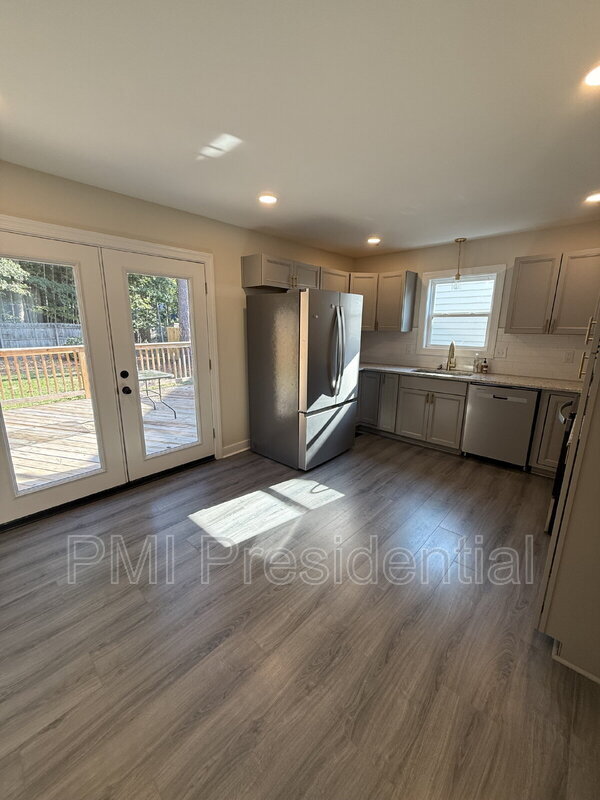 Building Photo - 13702 Danbury Dr