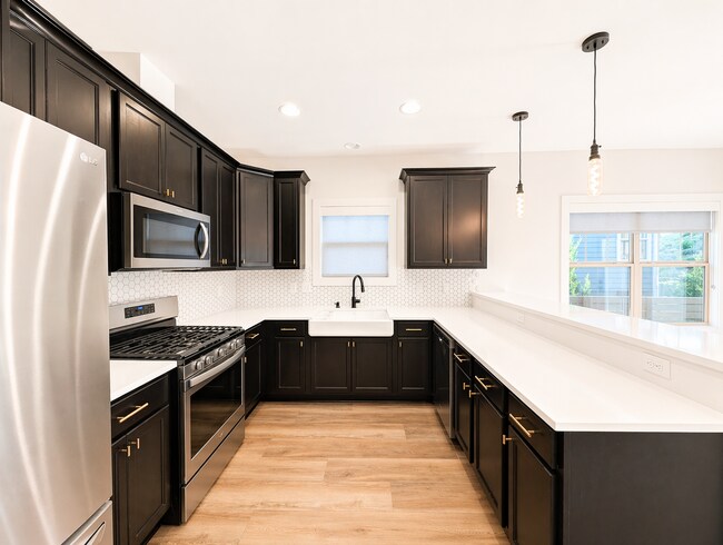 Building Photo - Lovely Weaverville Rental w/ bonus space