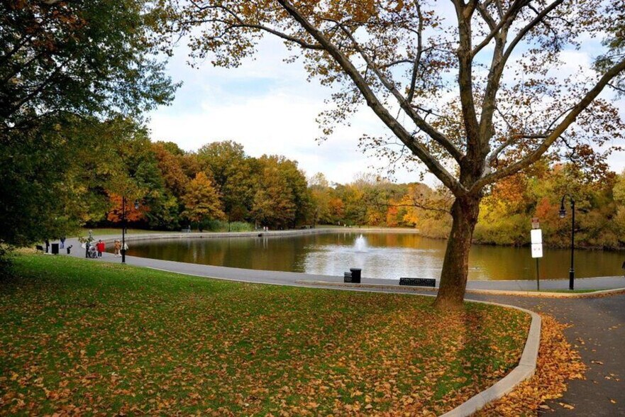 Building Photo - 1510 85th St