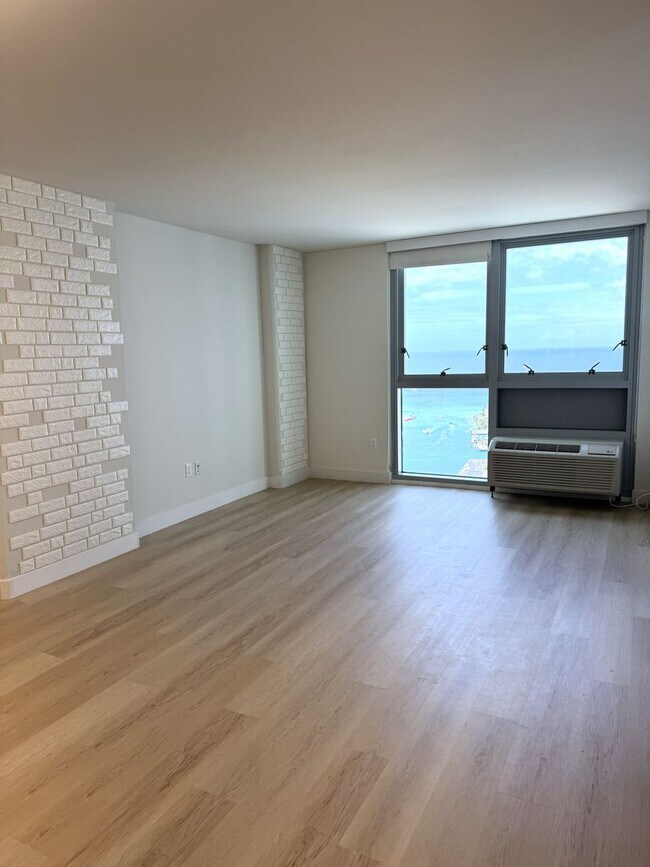 Building Photo - Ke Kilohana - Renovated High Floor 3 Bedroom 2 Bath 2 Parking in Ward Village