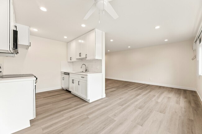 Building Photo - 5409 Radford Ave
