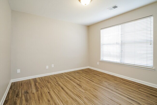 Building Photo - 5357 Jerome Rd