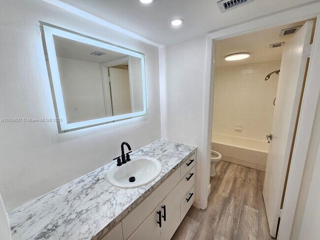 Building Photo - 18021 Biscayne Blvd