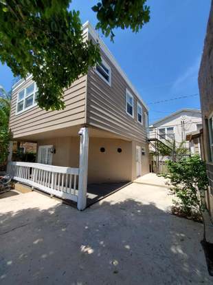 Building Photo - 301 Central Dr