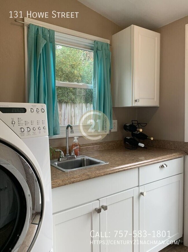 Building Photo - 131 Howe St