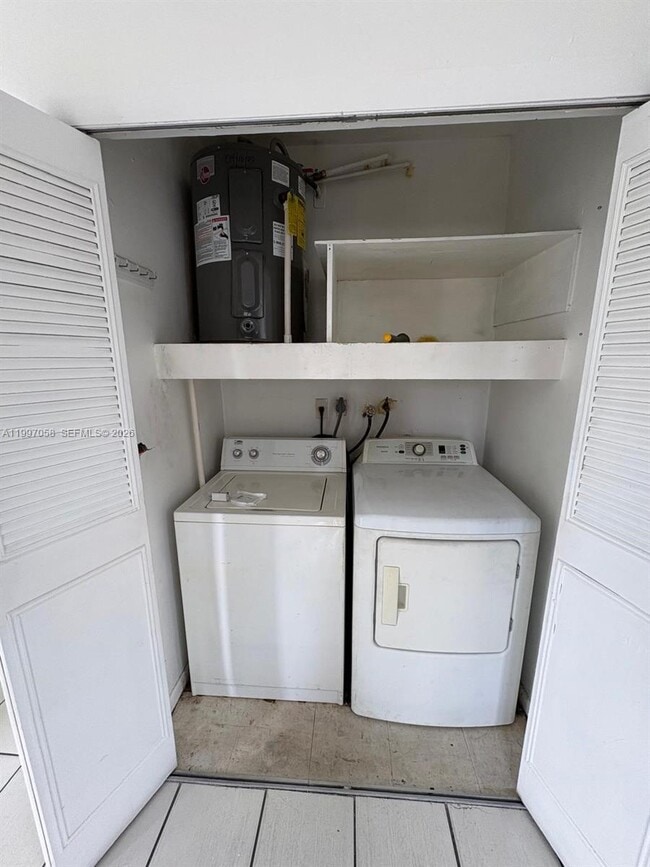 Building Photo - 2550 SW 58th Ave