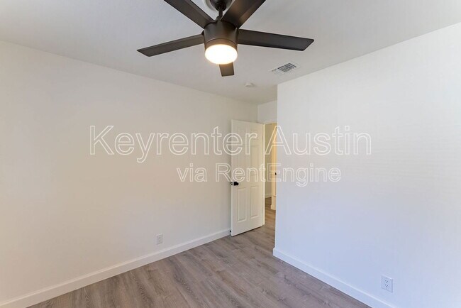 Building Photo - 9409 Meadow Vale
