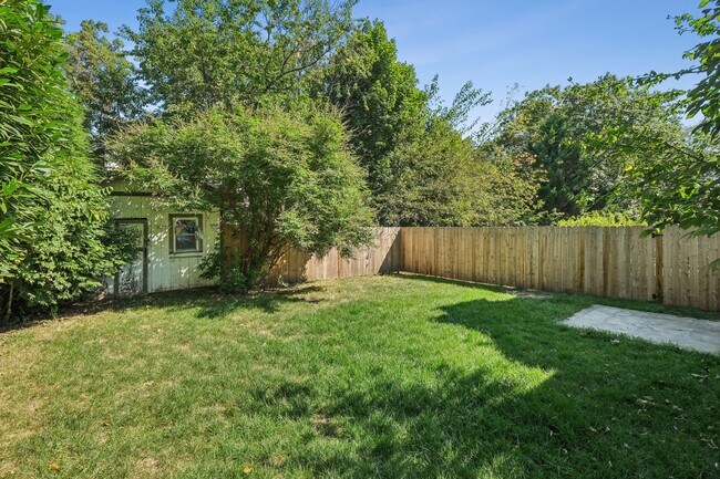Building Photo - 132 Midland Ave