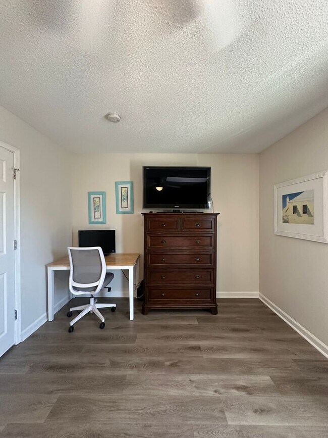 Building Photo - Just 2 blocks from BEACH!  *Move In Special-50% Off First Months Rent, Furnished/Unfurnished