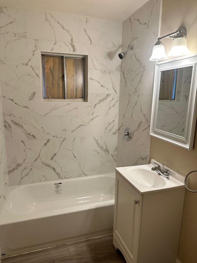 Building Photo - This cute home won't last long with a new ...