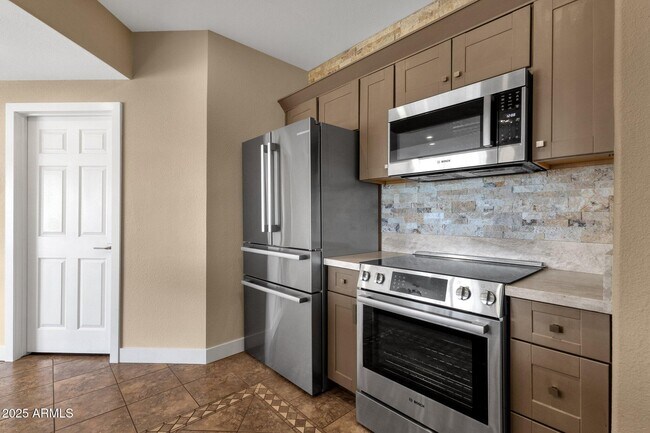 Building Photo - 13700 N Fountain Hills Blvd