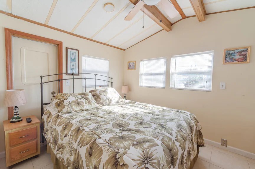 Building Photo - 10851 S Ocean Dr