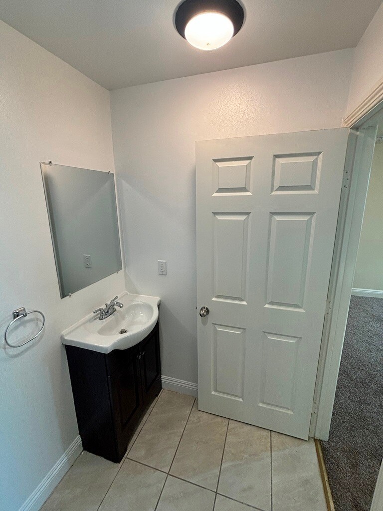 Building Photo - 428 W 75th St