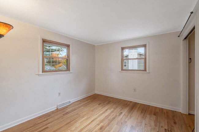 Building Photo - 20 Apricot Ln