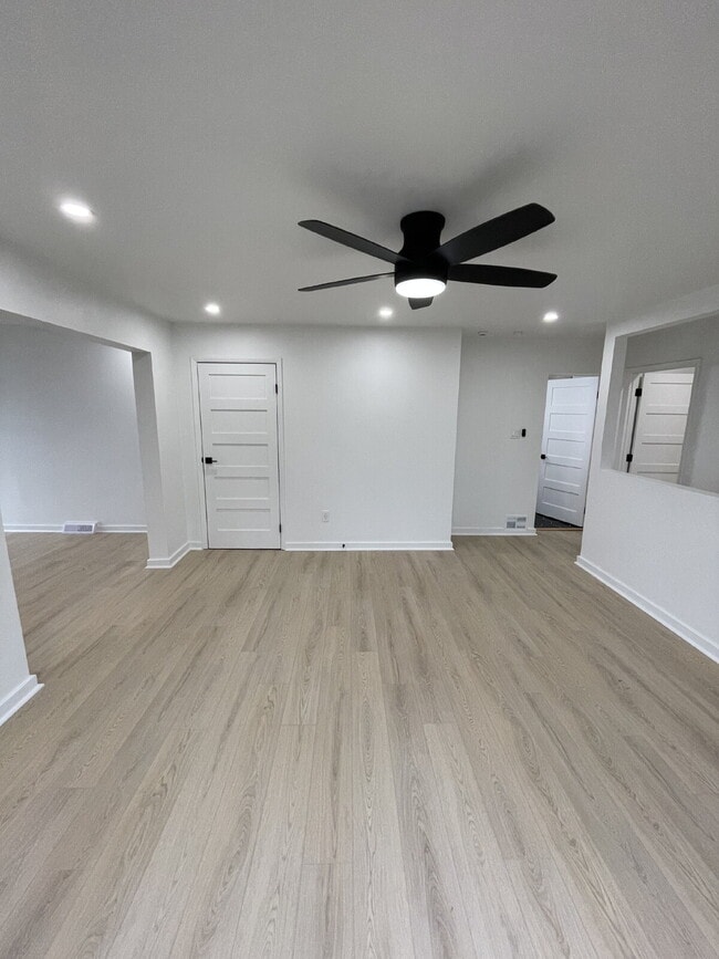 Building Photo - 107 Shoup St