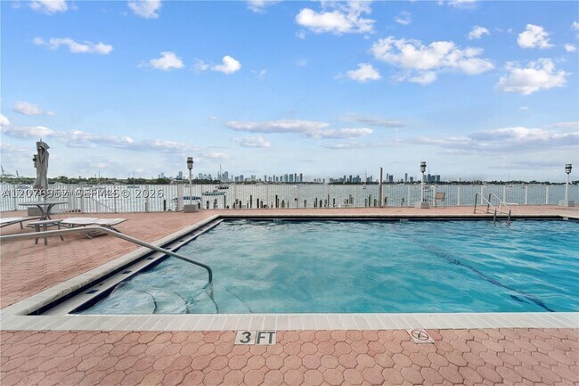 Building Photo - 1228 West Dr