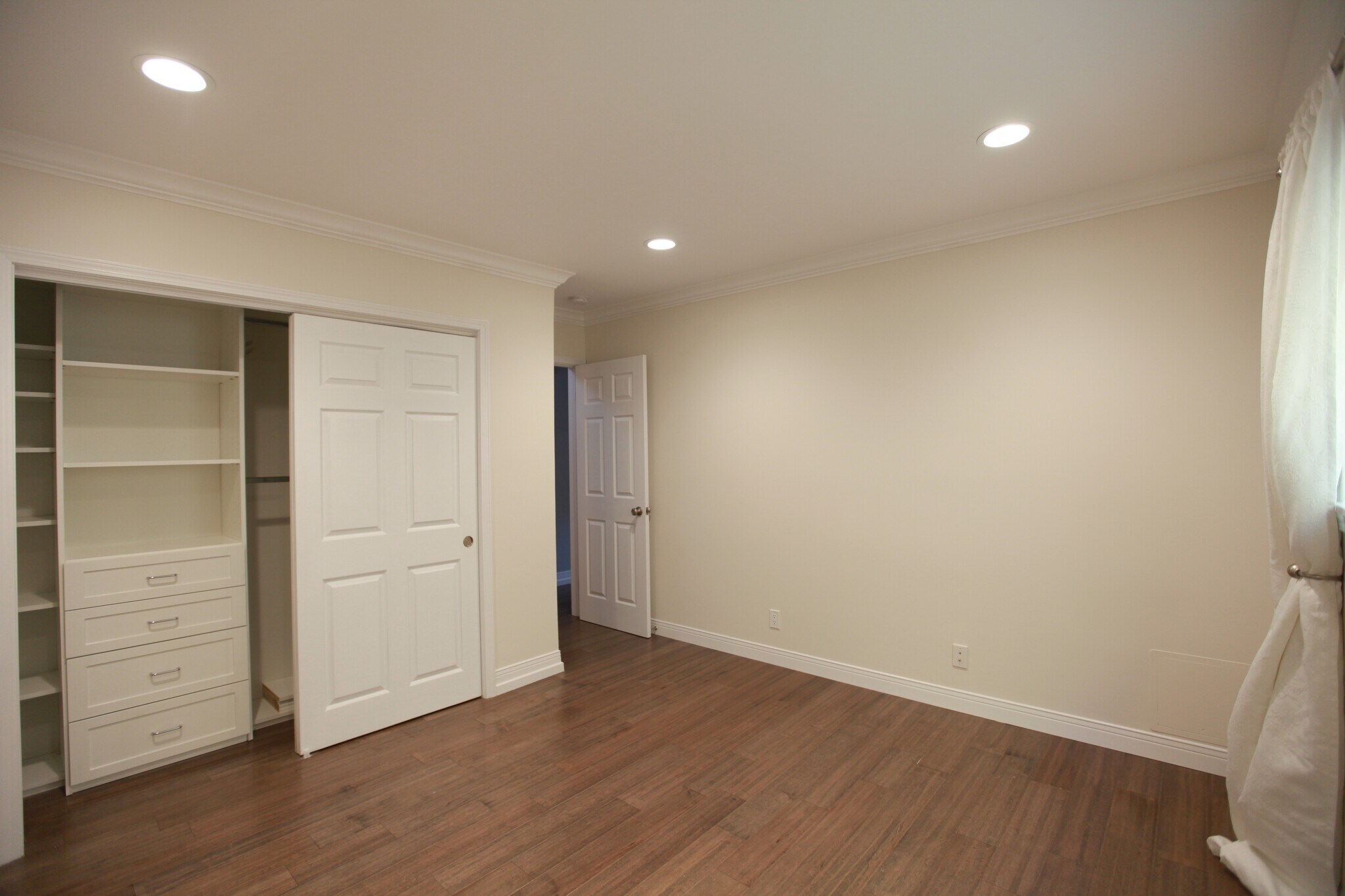 Building Photo - 1143 6th St