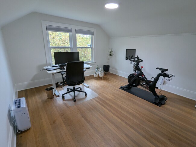 Upstairs office, can also include a twin bed if desired. - 1974 SE 24th Ave