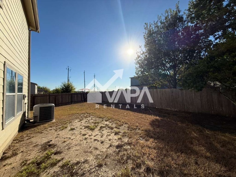 Building Photo - 9902 Hawksbill Peak