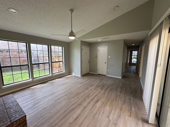 Building Photo - 4738-4740 Berridge Lane