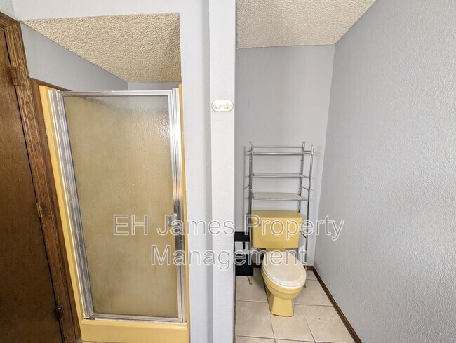 Building Photo - 7323 S Canton Ave