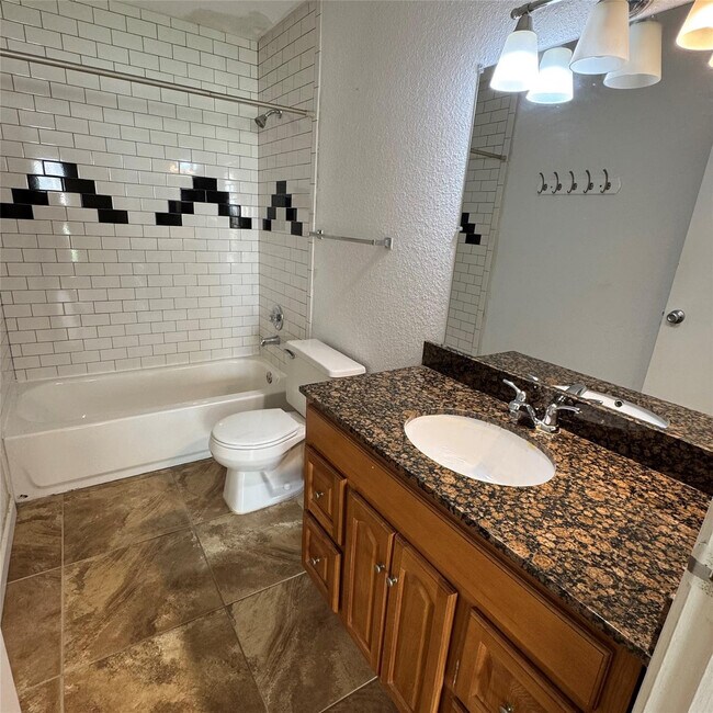 Building Photo - 805 Riverside Dr