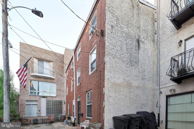 Building Photo - 760 S Sheridan St