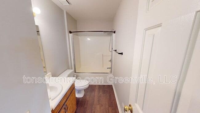 Building Photo - 121b Hipps Ave