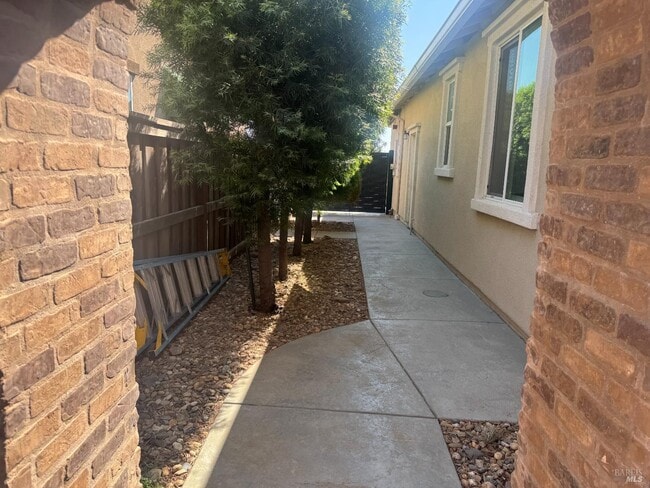 Building Photo - 261 Joyce Dr