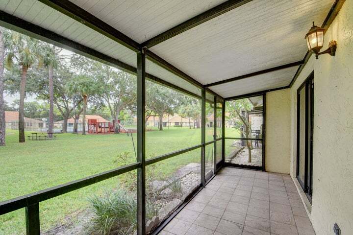 Building Photo - 1105 Maplewood Dr