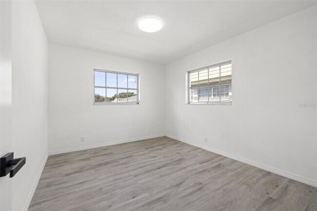 Building Photo - 1433 S Belcher Rd