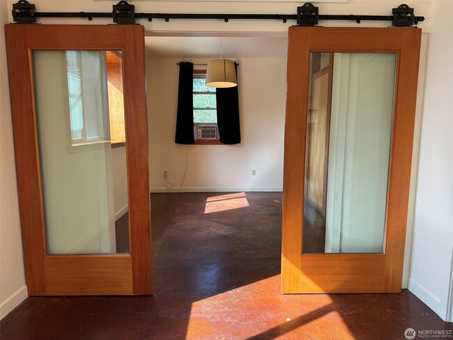 Building Photo - 3Bd/1.75Ba Seattle House