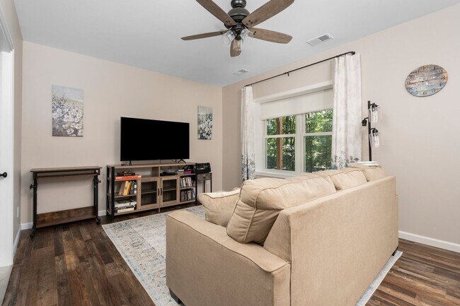 Building Photo - Tranquil Waters - Furnished Monthly Rental