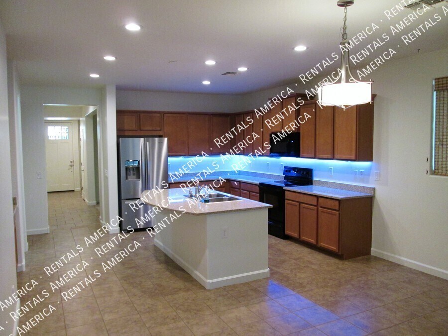 Building Photo - 4259 E Mesquite St