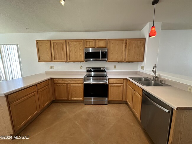 Building Photo - 8673 S Desert Dove Dr